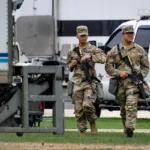 Tropas da Guarda Nacional do Texas chegam a Chicago por ordem de Trump