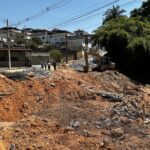 Prefeitura de Formiga executa obra emergencial de contenção e drenagem no bairro Novo Horizonte