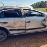 Carro capota e deixa três pessoas feridas em Formiga
