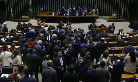Câmara aprova isenção de IR para renda de até R$ 5 mil; projeto segue para o Senado