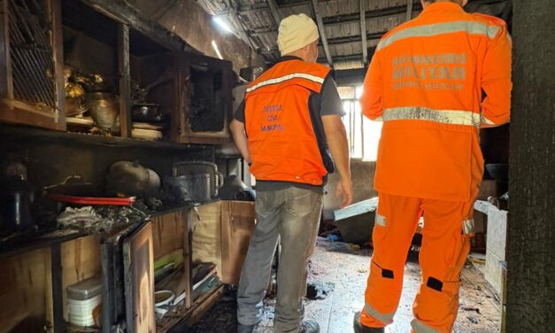 Incêndio em residência deixa idoso gravemente ferido em Itapecerica