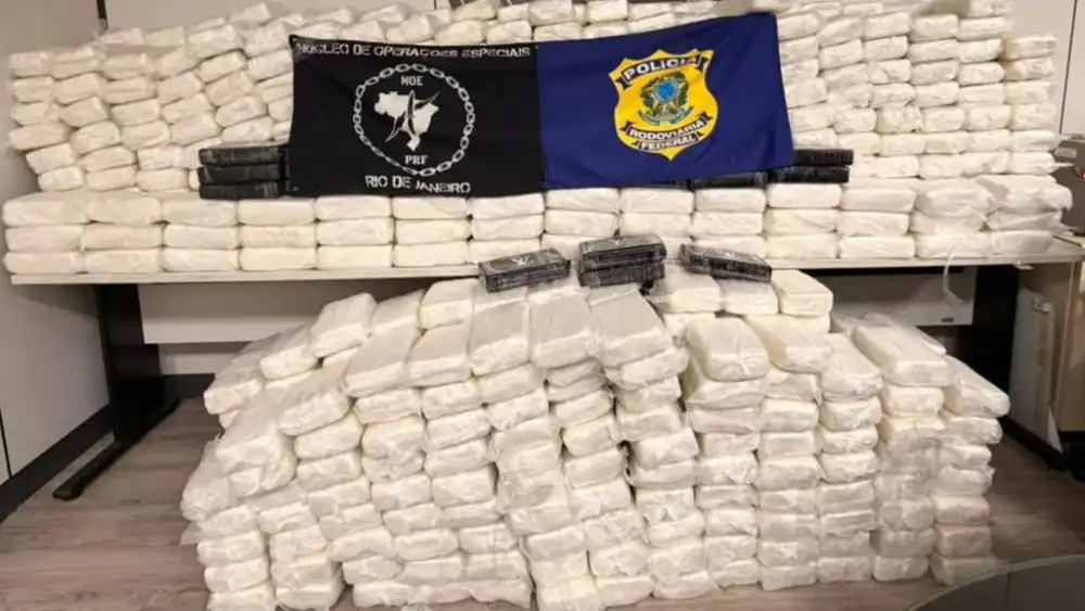 PRF apreende 815 quilos de cocaína com embalagem falsificada no Rio