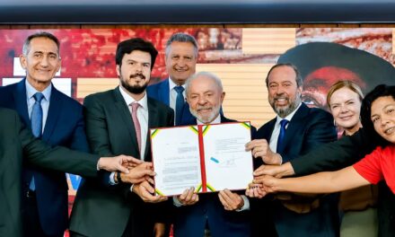 Lula sanciona lei que garante gratuidade de conta de luz para famílias de baixa renda