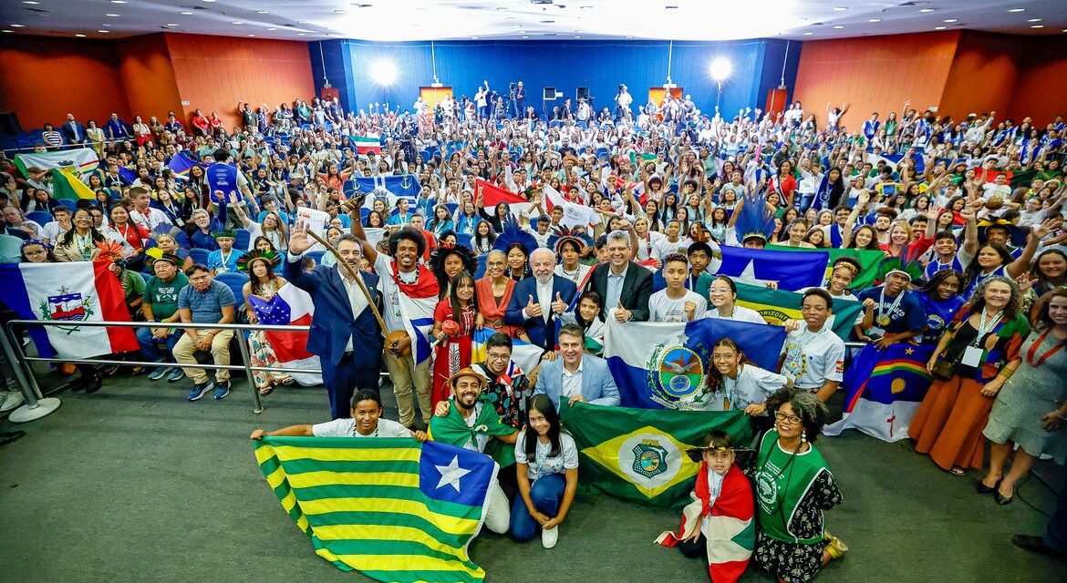 Lula anuncia que levará compromissos de jovens à COP30 durante conferência ambiental em Luziânia