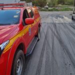 Bombeiros controlam vazamento de óleo e evitam derrapagens em rua de Formiga
