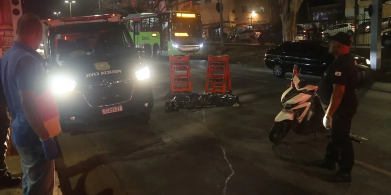 Mulher morre após ser atropelada por ônibus na Avenida Nossa Senhora do Carmo, em BH