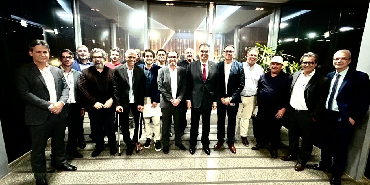 Prefeito de Pains participa de encontro com o Ministro dos Transportes em Brasília