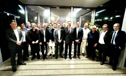Prefeito de Pains participa de encontro com o Ministro dos Transportes em Brasília