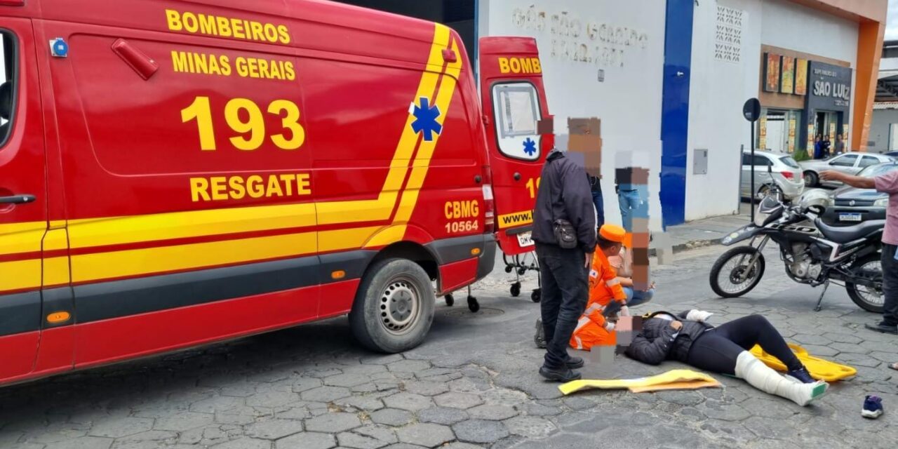 Motociclista é socorrida com suspeita de fratura após acidente no bairro São Geraldo