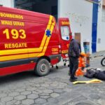Motociclista é socorrida com suspeita de fratura após acidente no bairro São Geraldo