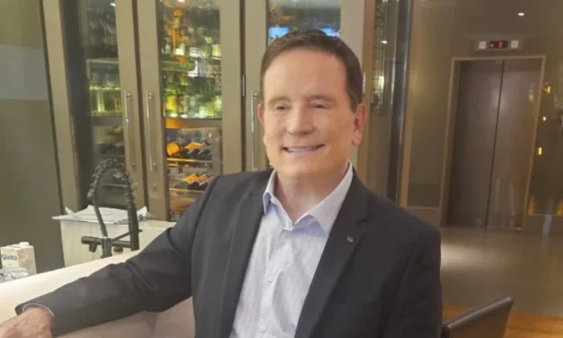 Record desmente entrevista falsa com Roberto Cabrini: “Nunca aconteceu”