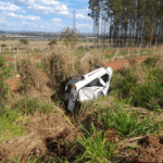 Grávida de oito meses fica ferida em capotamento na BR-429, em Lagoa da Prata