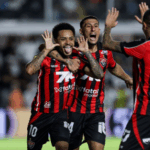 Na luta contra o rebaixamento, Vitória vence Santos e encosta no Z-4