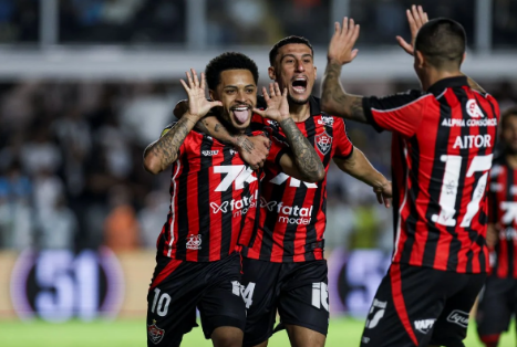 Na luta contra o rebaixamento, Vitória vence Santos e encosta no Z-4