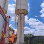 Trabalhador passa mal durante pintura de caixa d’água e é resgatado pelo Corpo de Bombeiros em Oliveira