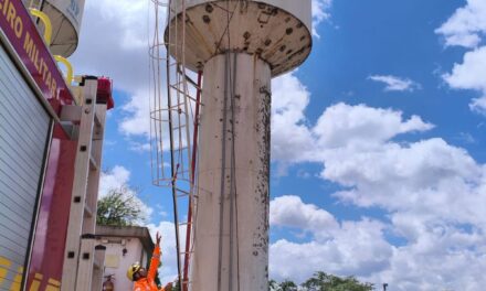 Trabalhador passa mal durante pintura de caixa d’água e é resgatado pelo Corpo de Bombeiros em Oliveira