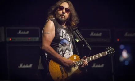 Morre Ace Frehley, guitarrista fundador do Kiss, aos 74 anos