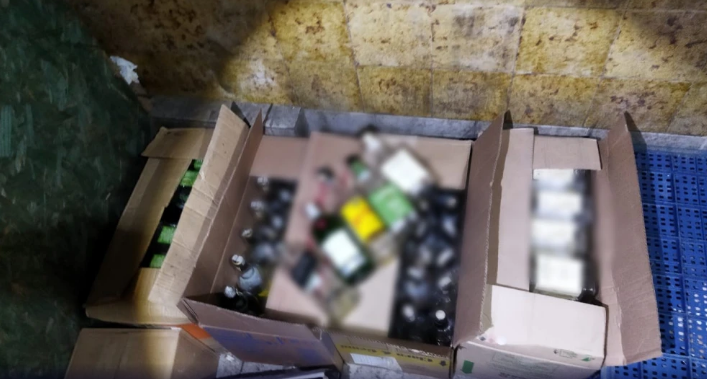 Operação investiga grupo ligado a mortes por bebida falsificada