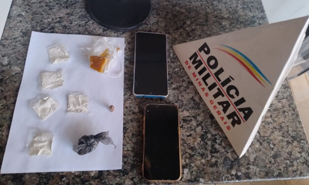 Mulher é presa por tráfico e moto furtada é recuperada pela PM em Formiga