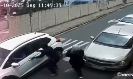 Motorista é rendido por criminosos armados em semáforo de Poços de Caldas; carro foi recuperado horas depois