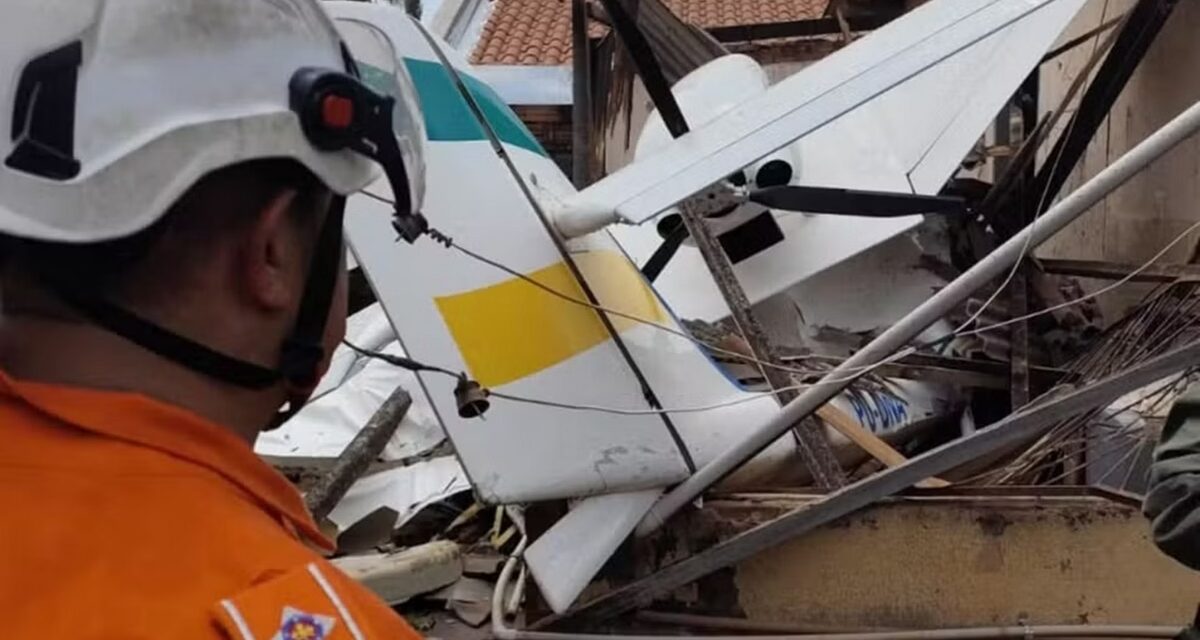 Avião de pequeno porte cai em Goiânia e piloto sobrevive