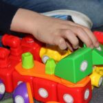 Pesquisadores identificam substâncias tóxicas em brinquedos plásticos comercializados no Brasil