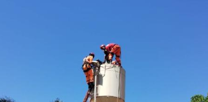 Trabalhador cai em caixa d’água de 7 metros e é resgatado pelos Bombeiros em MG