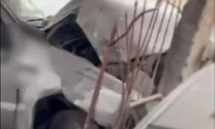 Garagem é destruída após caminhonete bater em residência no bairro Novo Horizonte