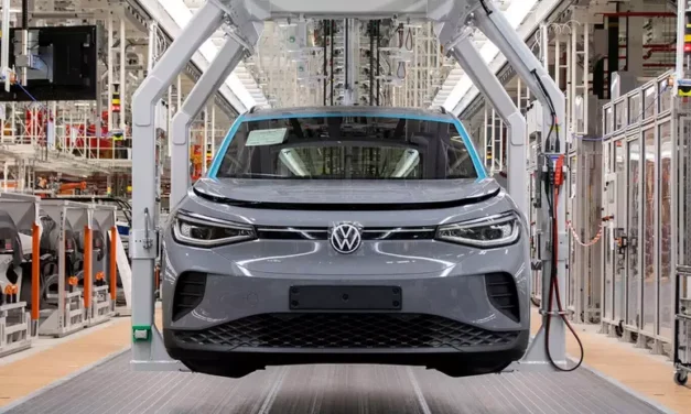 Volkswagen suspende produção de carros elétricos em fábricas alemãs por queda na demanda