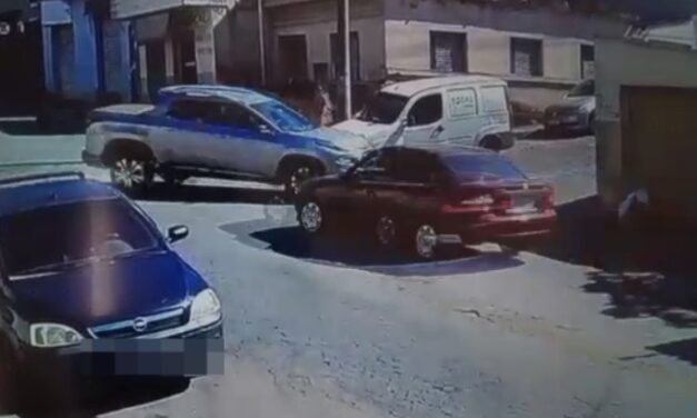 Acidente entre veículos é registrado no bairro Ouro Negro