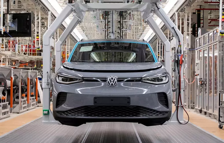Volkswagen suspende produção de carros elétricos em fábricas alemãs por queda na demanda