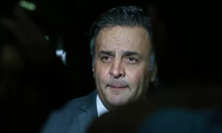 Aécio Neves lidera corrida ao Senado e Cleitinho a governo, diz pesquisa