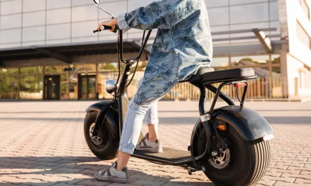 Ciclomotores terão placa e exigirão CNH a partir de janeiro de 2026