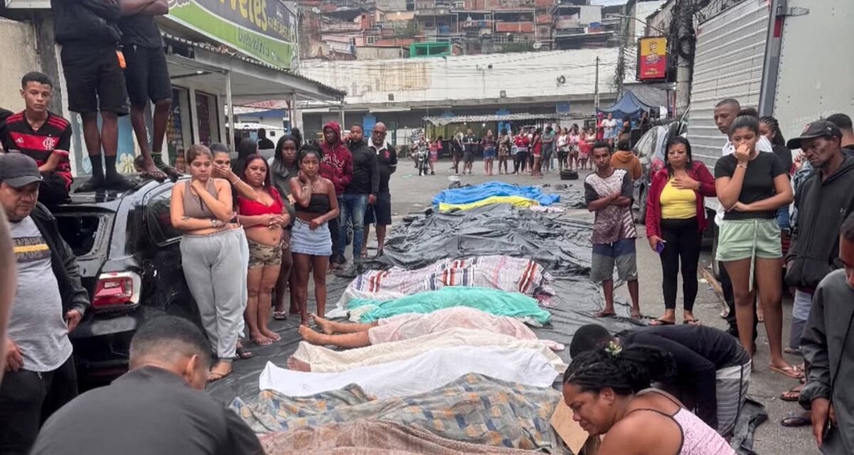 Moradores levam dezenas de corpos à praça da Penha após operação mais letal da história do Rio