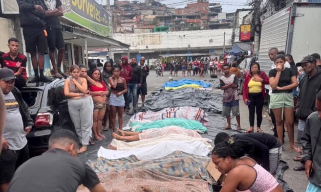 Moradores levam dezenas de corpos à praça da Penha após operação mais letal da história do Rio