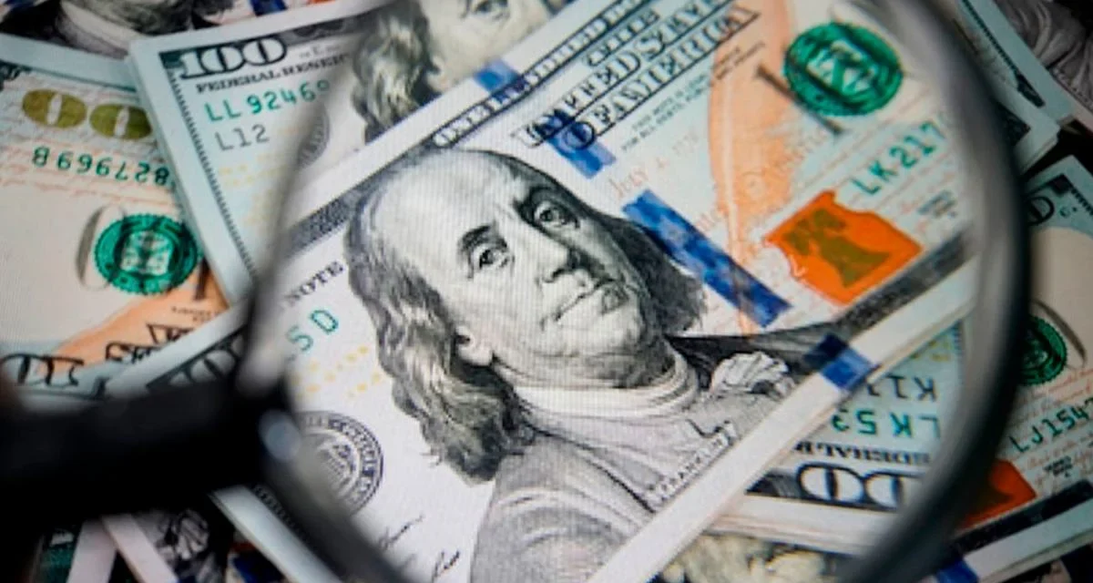 Dólar sobe e Bolsa cai com “shutdown” do governo Trump e IR no Brasil