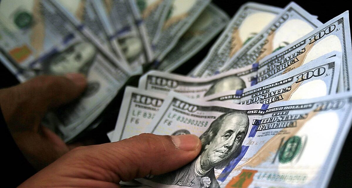 Dólar recua a R$ 5,44 com expectativa de corte de juros nos EUA