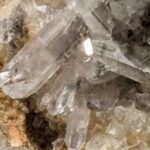 Novo mineral é capaz de produzir tanta energia que promete revolucionar a energia solar no Brasil
