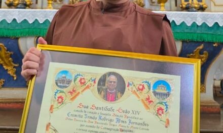 Formiguense recebe benção apostólica do Papa Leão XIV