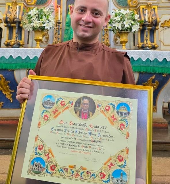 Formiguense recebe benção apostólica do Papa Leão XIV