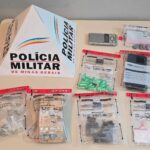 Polícia encontra cocaína, crack, maconha e dinheiro durante ação em Iguatama