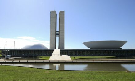 Rogério Silveira destaca força de Luís Eduardo Falcão durante Marcha dos Vereadores de Minas em Brasília  