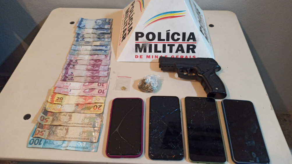 Polícia Militar prende casal por tráfico após denúncia anônima, em Formiga