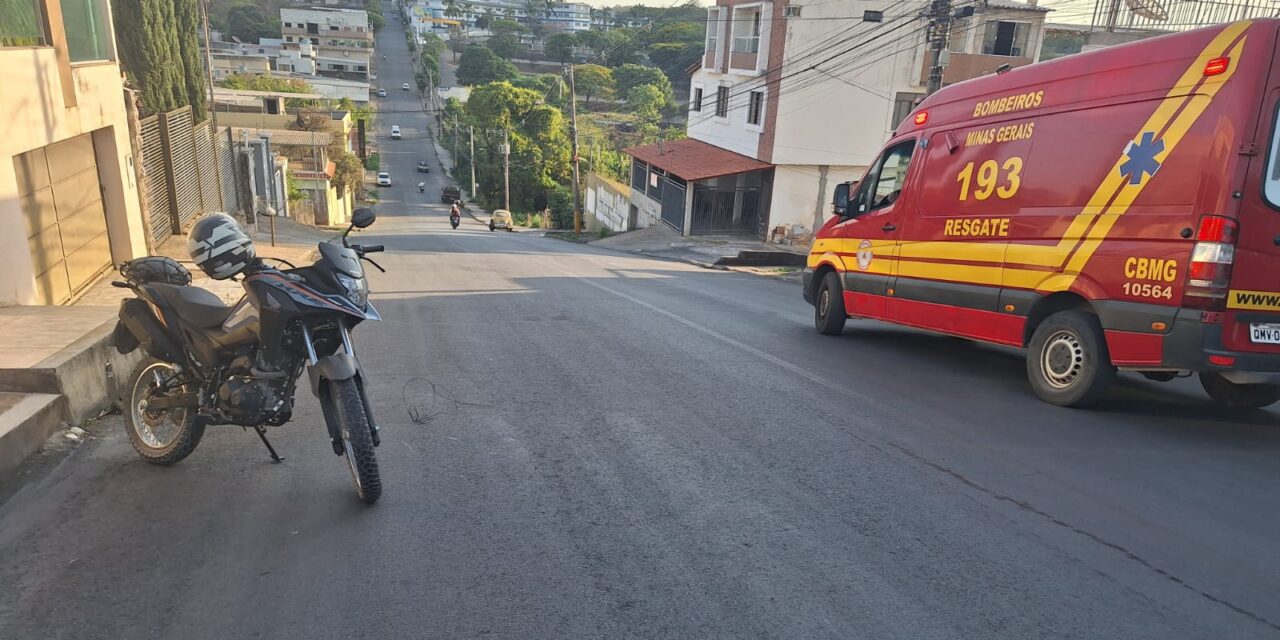 Motociclista cai após colidir com cabo de fibra óptica em avenida de Formiga