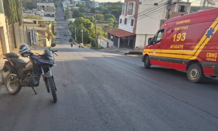 Motociclista cai após colidir com cabo de fibra óptica em avenida de Formiga