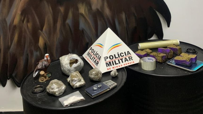 Mulher é presa por tráfico de drogas durante operação policial em Itaúna