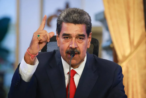 Governo Maduro responde a ataque dos EUA com simulação militar