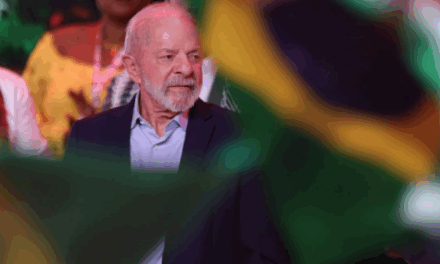 Câmara reage a críticas de Lula e aprova moção de repúdio