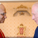 Encontro histórico: rei Charles III e papa Leão XIV rezam juntos na Capela Sistina