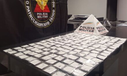 PM apreende 156 papelotes de cocaína após denúncia anônima em Formiga